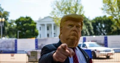 ترامب يضغط على البنوك لدعم العملات المشفرة: هل تتغير قواعد اللعبة في السوق الأمريكي؟